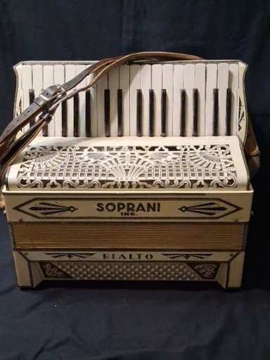 Vintage piano accordion 'Castello' by Soprani Inc.