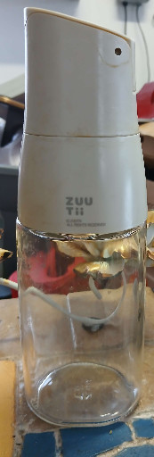 Glass and plastic oil dispenser bottle by Zuutii