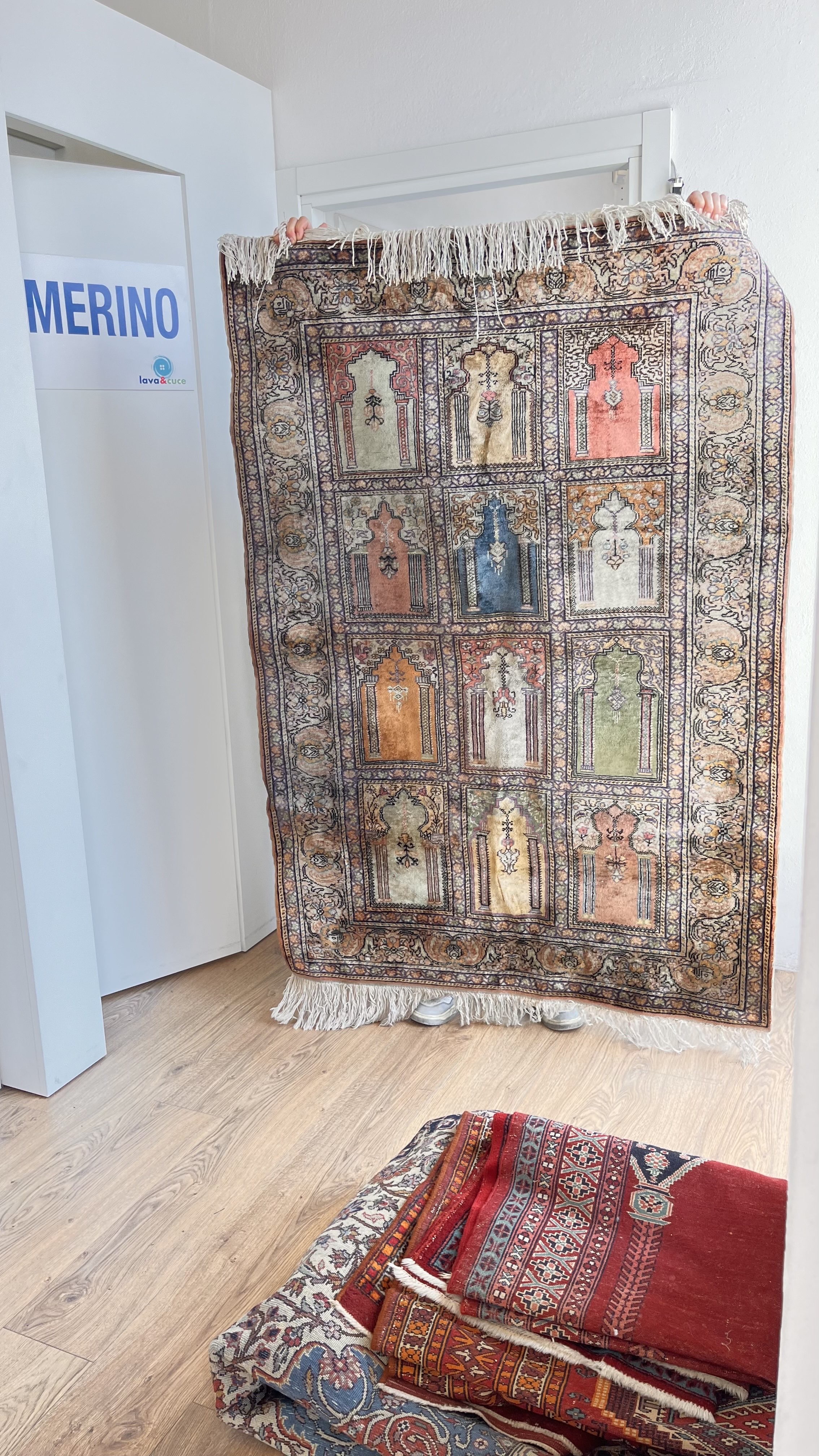 Tappeto in seta persiano con design a piastrelle, probabilmente di Tabriz