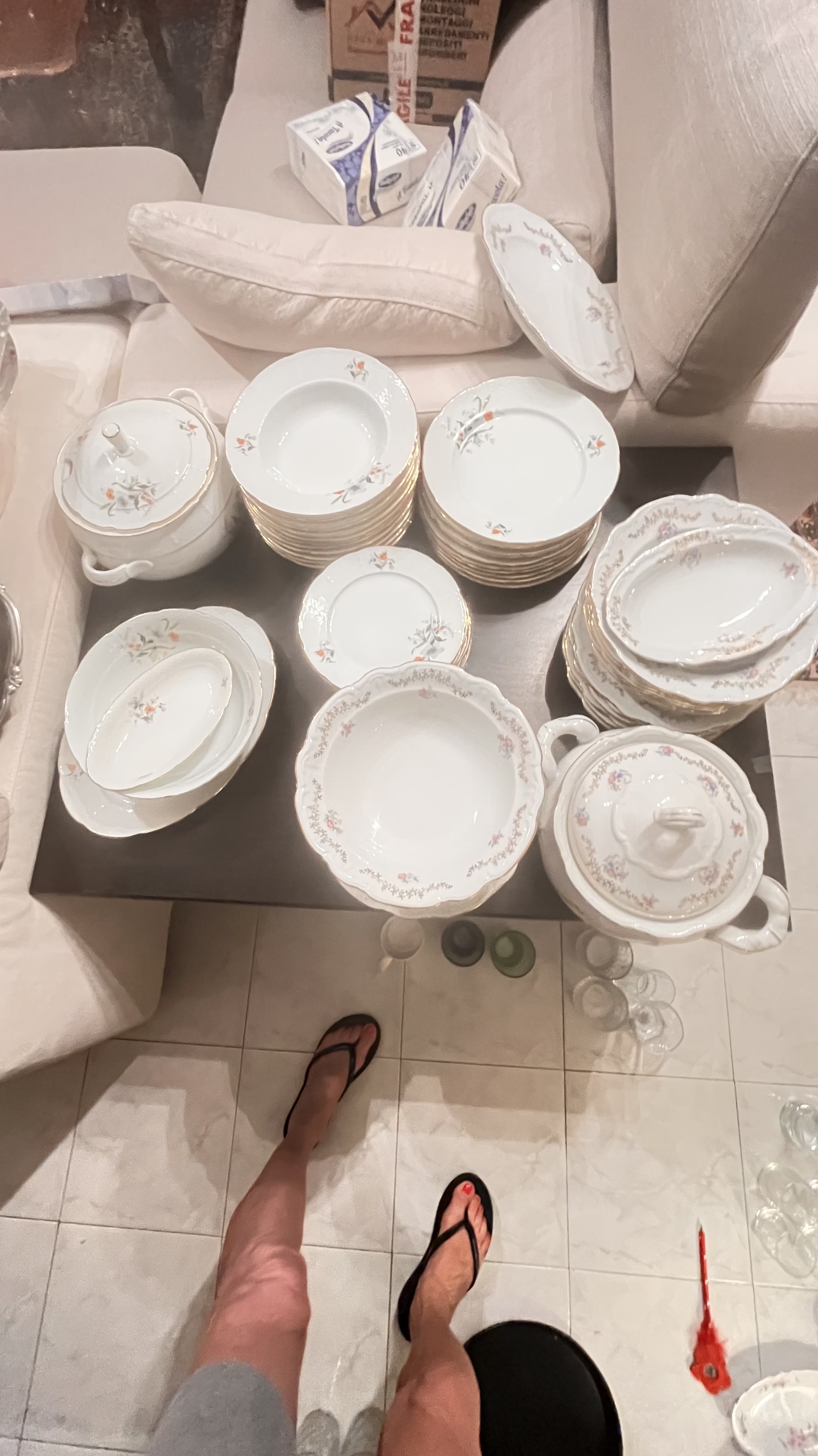 Servizio di porcellana con motivi floreali, probabilmente Noritake Knottinghill