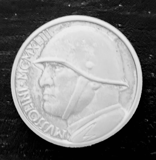 Medaglia commemorativa in ottone argentato raffigurante Benito Mussolini