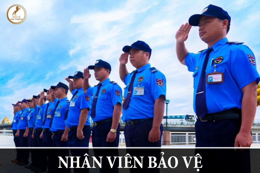 Nhân viên bảo vệ là một người được thuê để bảo vệ tài sản