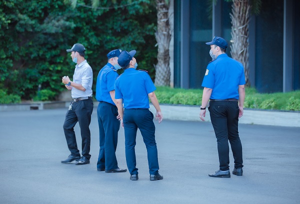 Bảo vệ tuần tra các khu vực