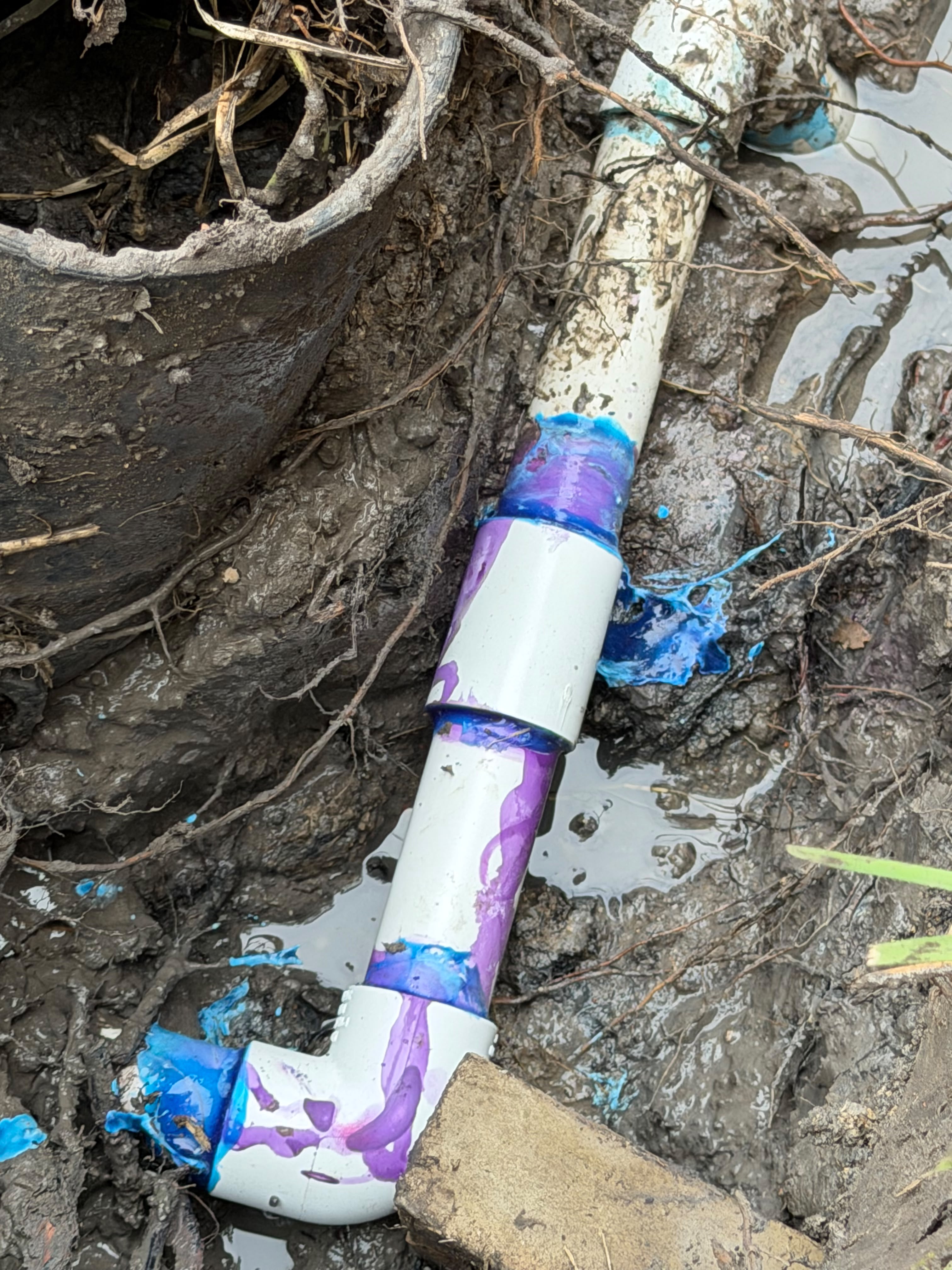 A Mesquite homeowner has no water after the city shut off service due to a broken main line shooting water three yards from the house. An inspection is scheduled with a 30-minute call-ahead to locate the break, provide options for excavation repair or full replacement, and pressure-test the system.