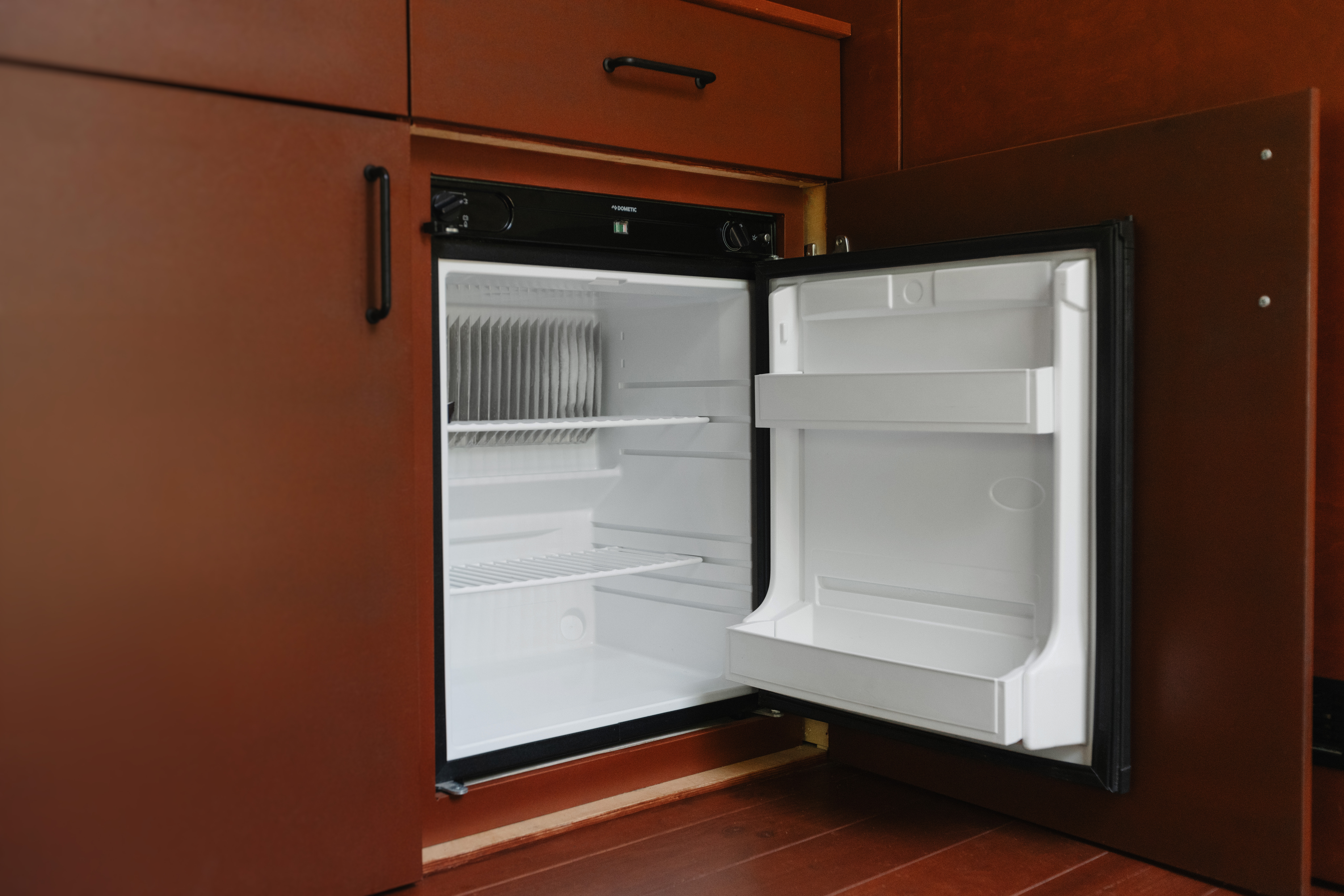 Model 1 Appliances & Details - Image 3