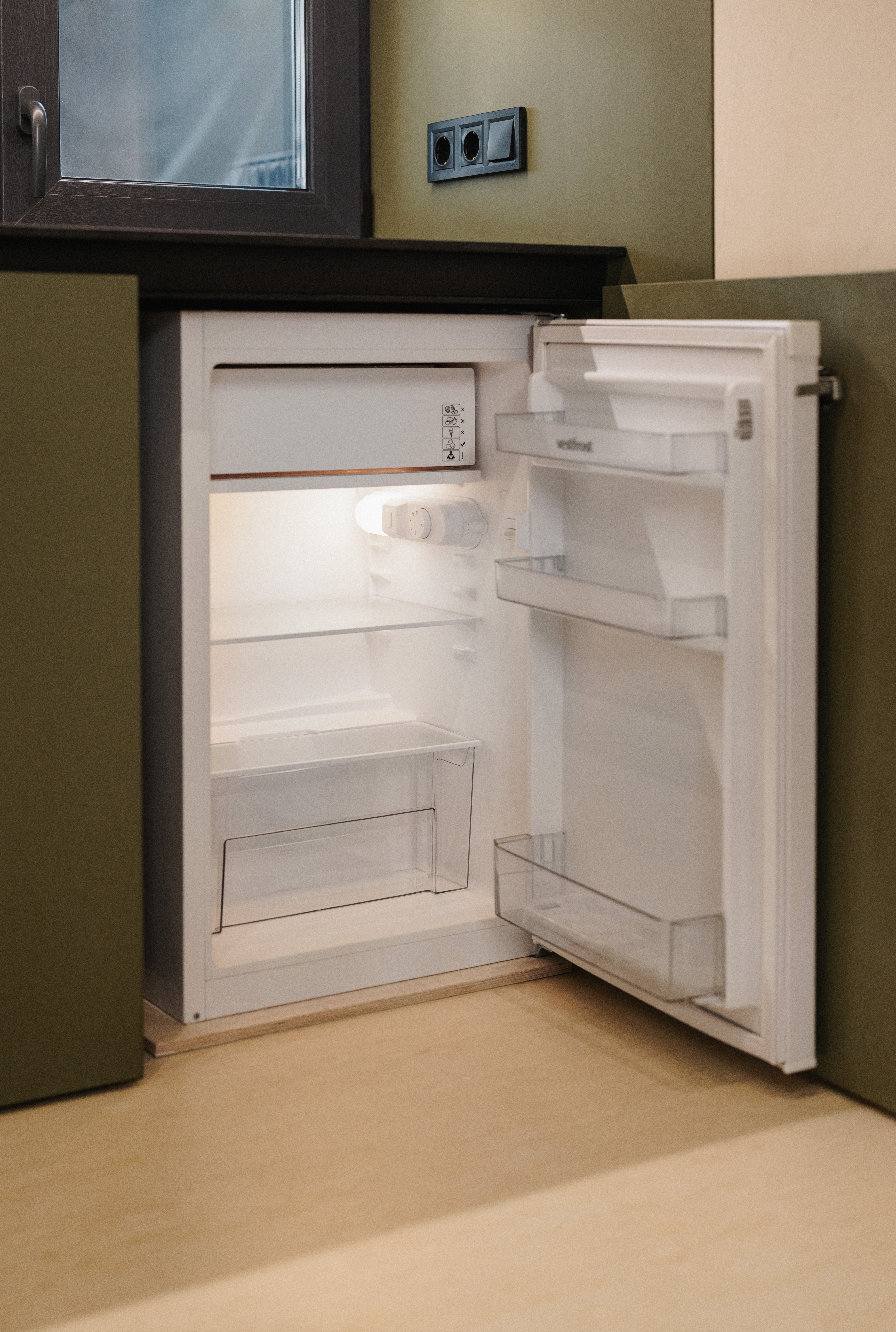Model 2 Appliances & Details - Image 4