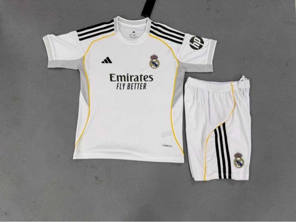 Maillot Real Madrid Adidas Enfant + Short (2-10 ans)