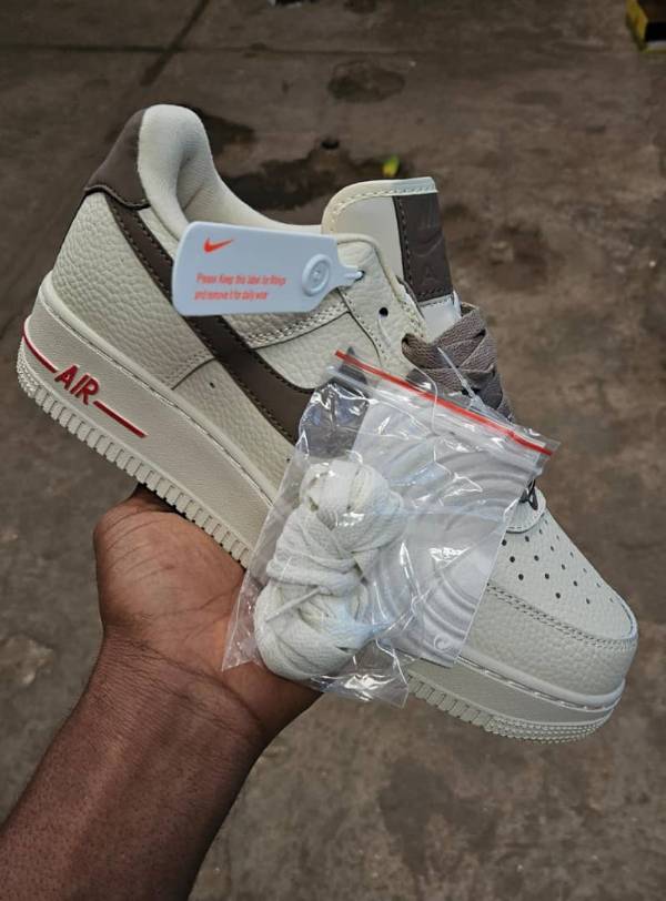 AIR FORCE 1 OG 


SIZE : 39-40-41-42-43-44