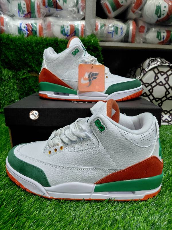 𝗔𝗶𝗿 𝗝𝗼𝗿𝗱𝗮𝗻 3 ✅

SIZE : 39-40-41-42-43-44...

#MunguMbele