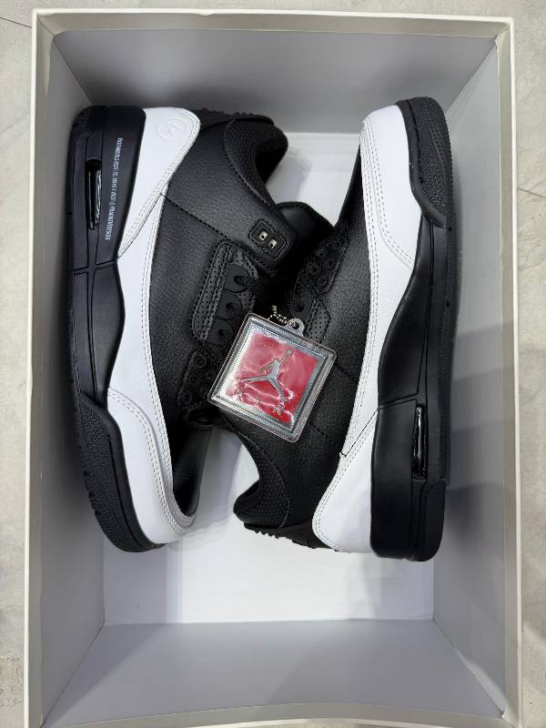 𝗔𝗶𝗿 𝗝𝗼𝗿𝗱𝗮𝗻 3 ✅

SIZE : 39-40-41-42-43-44...

#MunguMbele