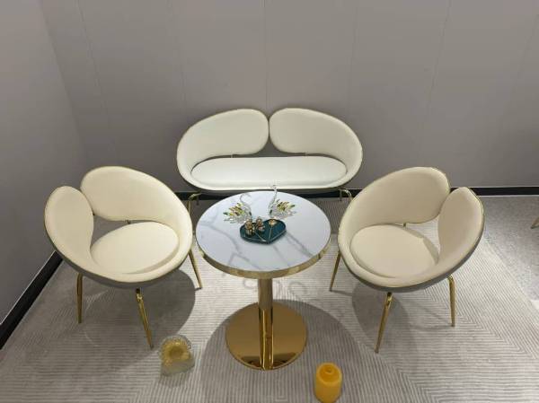 Salon luxe crème & or — Canapé 
+ 2 fauteuils + table basse