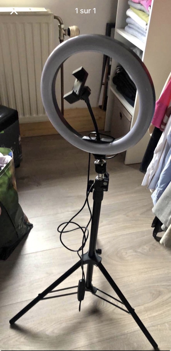 Lampe de selfie avec un support téléphone pour les créateurs de contenu