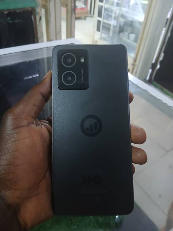 HMD PULSE 
Ram 4GB
Android version: 15
Batterie : 5000Mah

No M-kopa