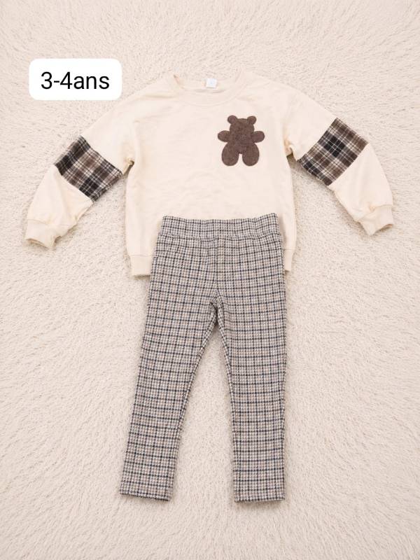 Complet d'un pull et colan pour enfant de 3-4ans