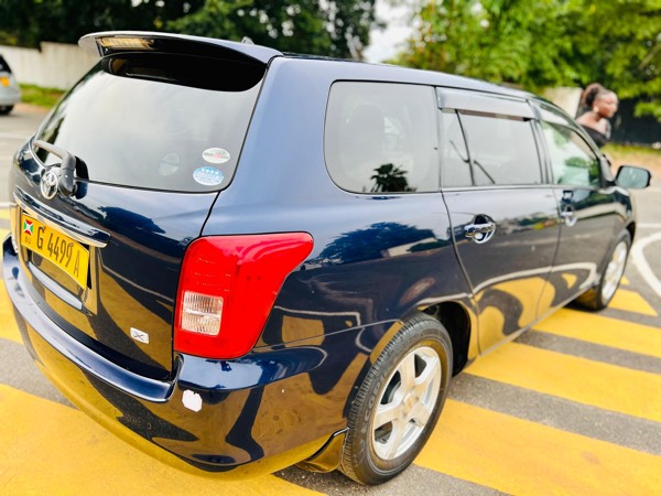 toyota fielder