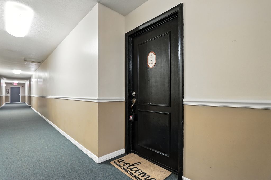 1695 Lee Rd 001