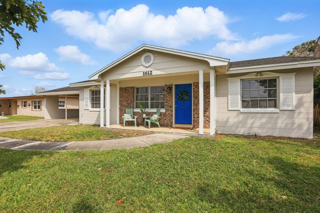 1612 Eastbrook Blvd005