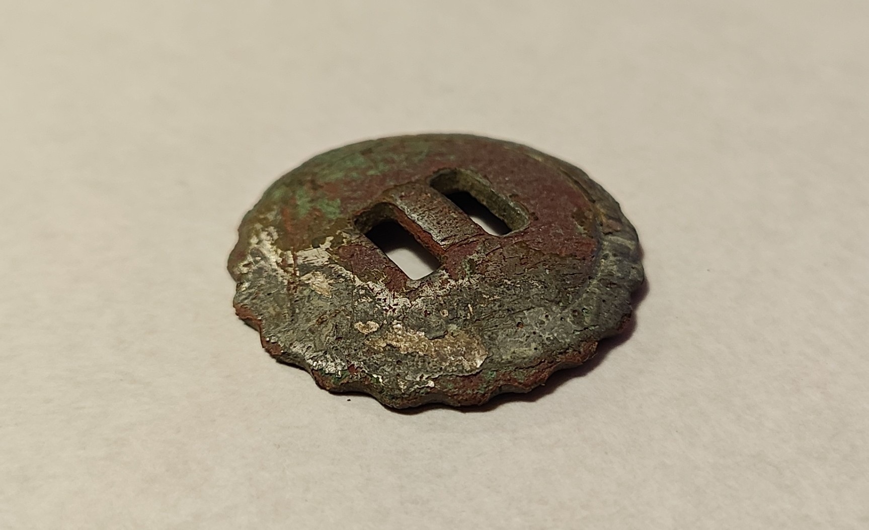 Okrągły metalowy przedmiot