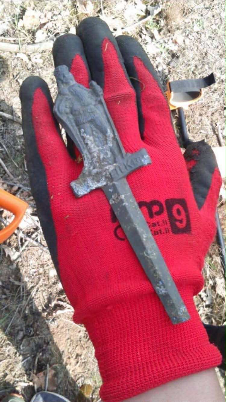 czy to jest starożytny sztylet?