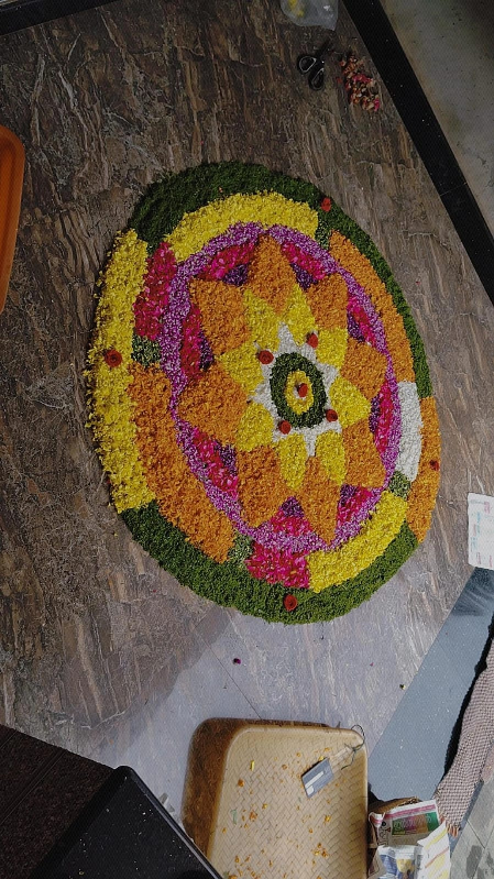 അവൾ