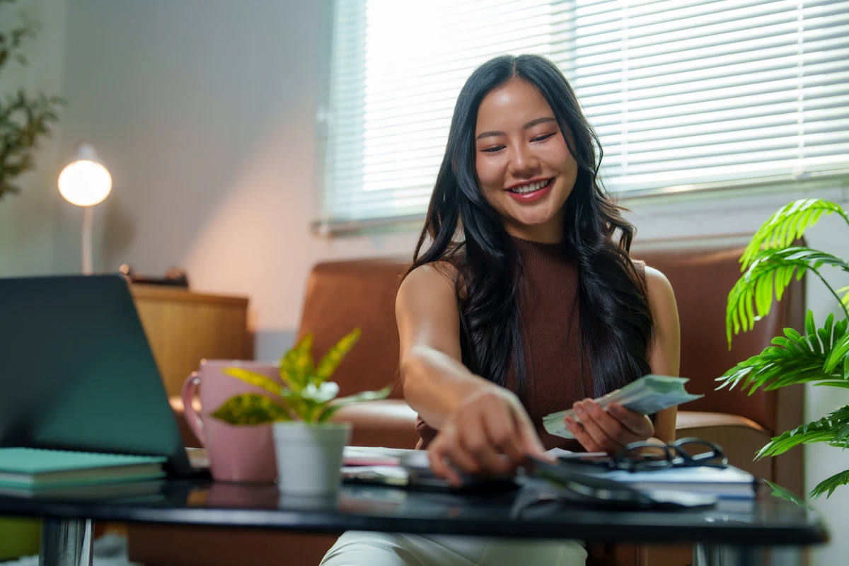 Love &amp; Ledgers: The Rise of the Monthly “Money Date”