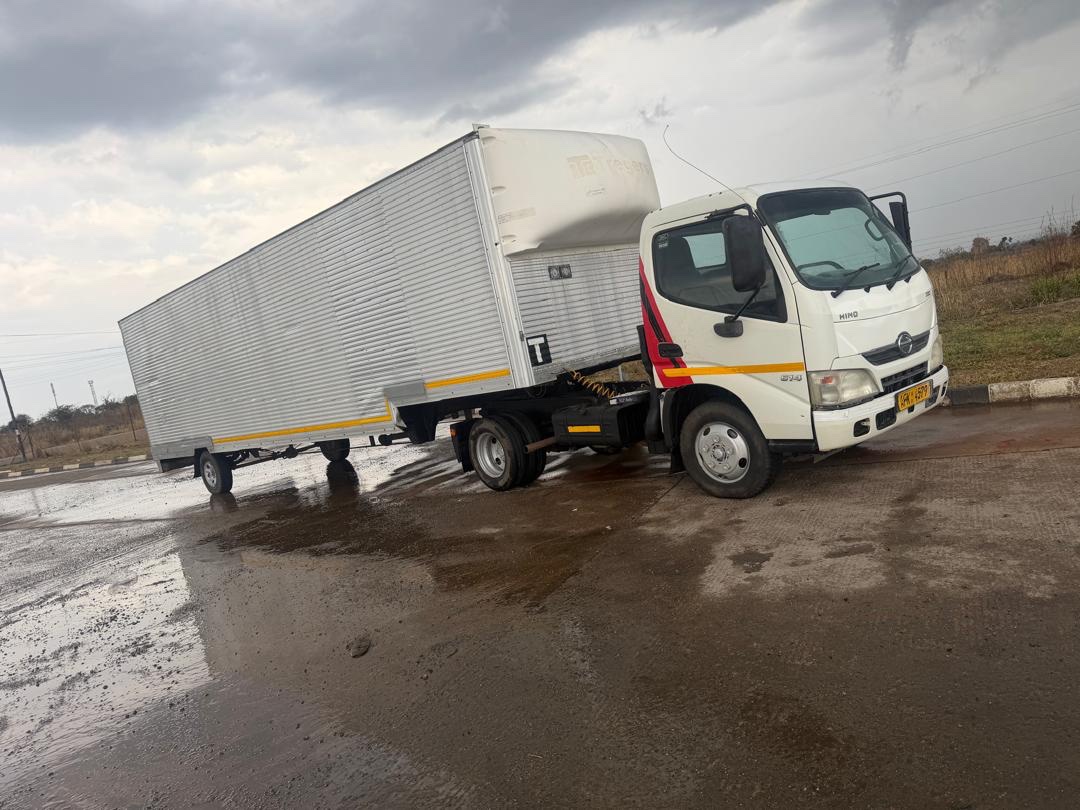 Hino 300 trialxe 4 boxed