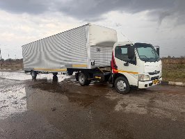 Hino 300 trialxe 4 boxed photo 2