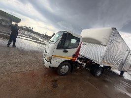 Hino 300 trialxe 4 boxed photo 5