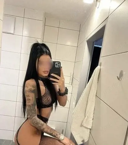 Bună sunt Larisa - escortă în Petroșani