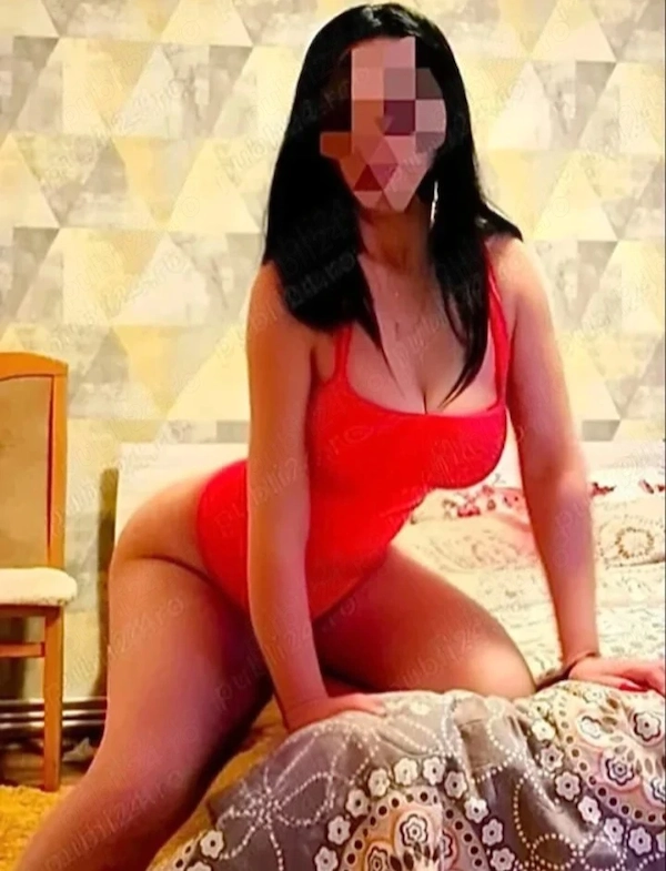 O brunetă focoasa - escortă în Buzău