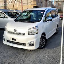 للبيع باص فوكسي موديل ٢٠١٢ - 1