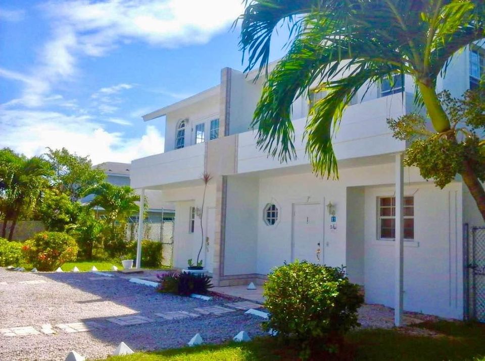 LEEWARD EAST TOWN HOUSE FOR RENT