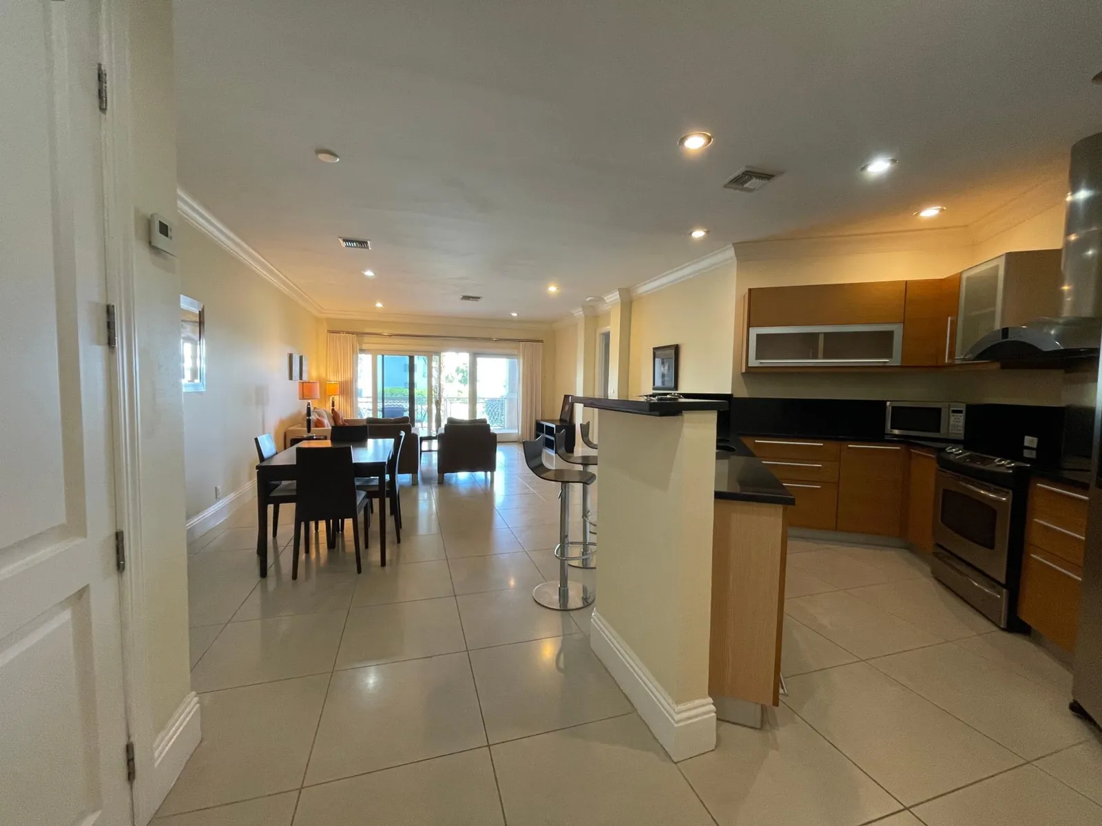 SUFFOLK COURT CONDOMINIUM photo 3