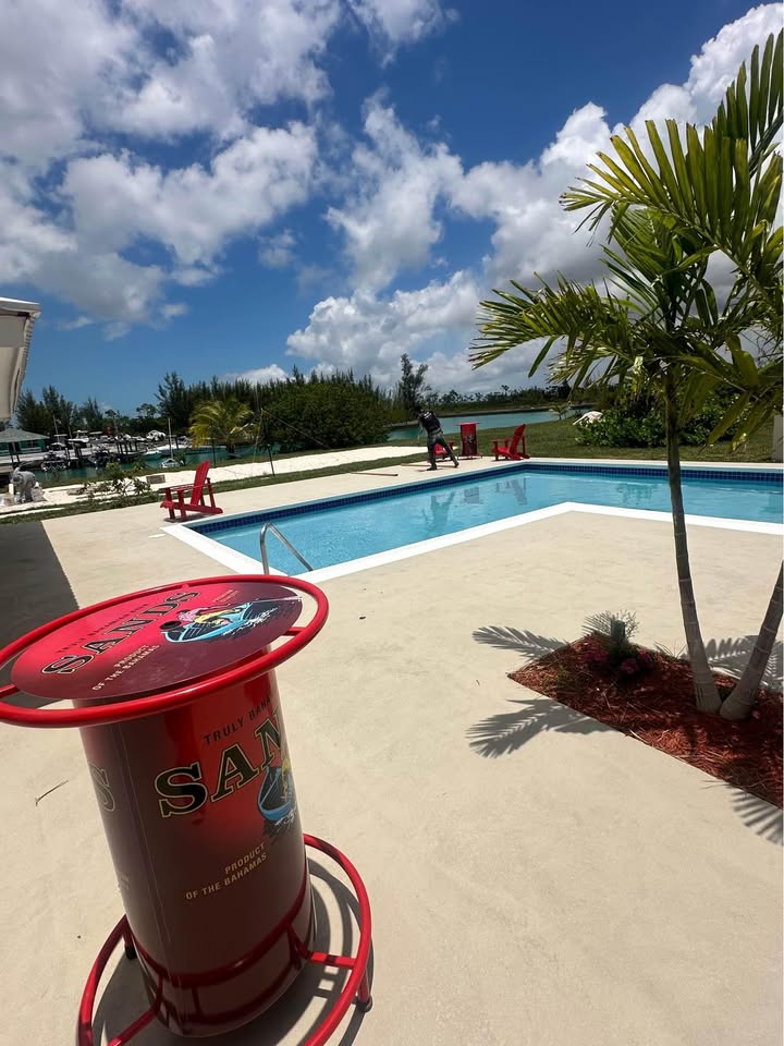 One Bed Banana Bay Canal photo 3