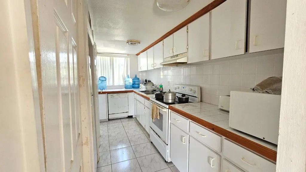 Royal Palm Way Condo photo 2