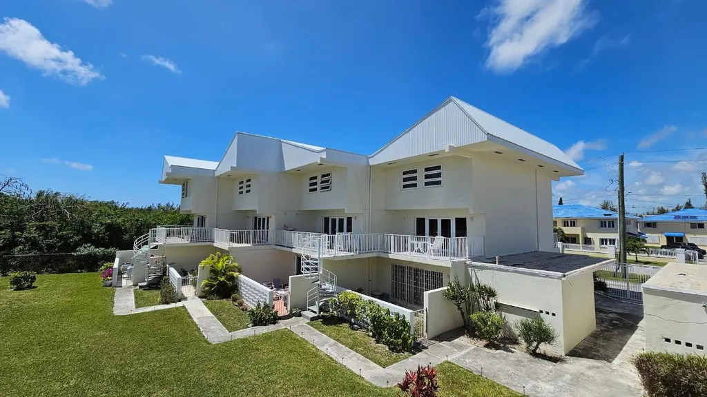 Royal Palm Way Condo photo 3