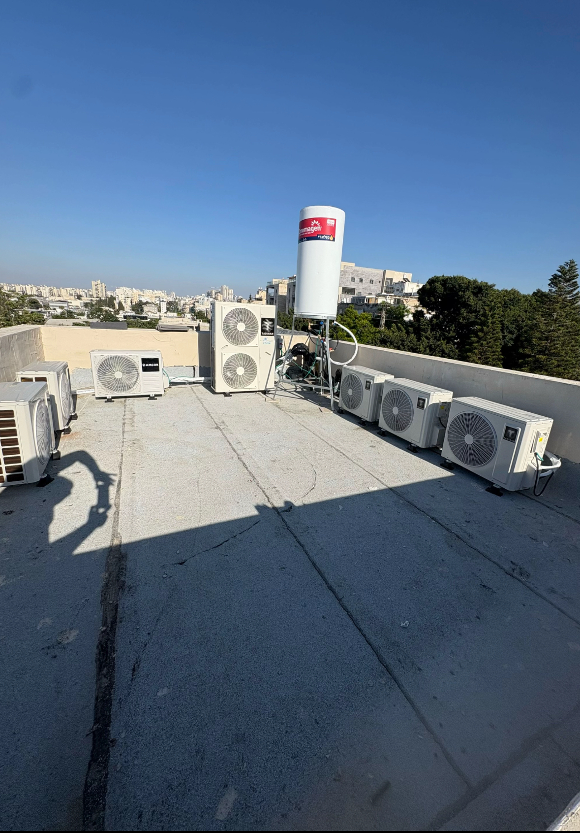 הלב הפועם של הנוחות: מערכות אקלים מתקדמות על הגג!