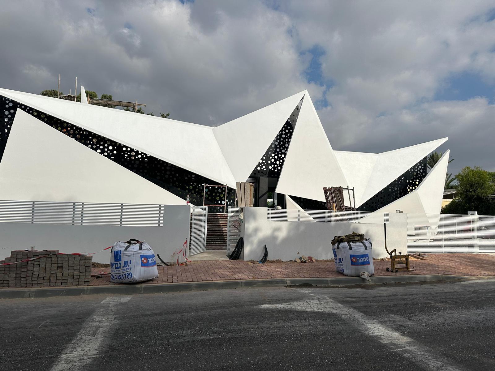 אדריכלות שמגדירה מחדש: יצירה גיאומטרית מרהיבה