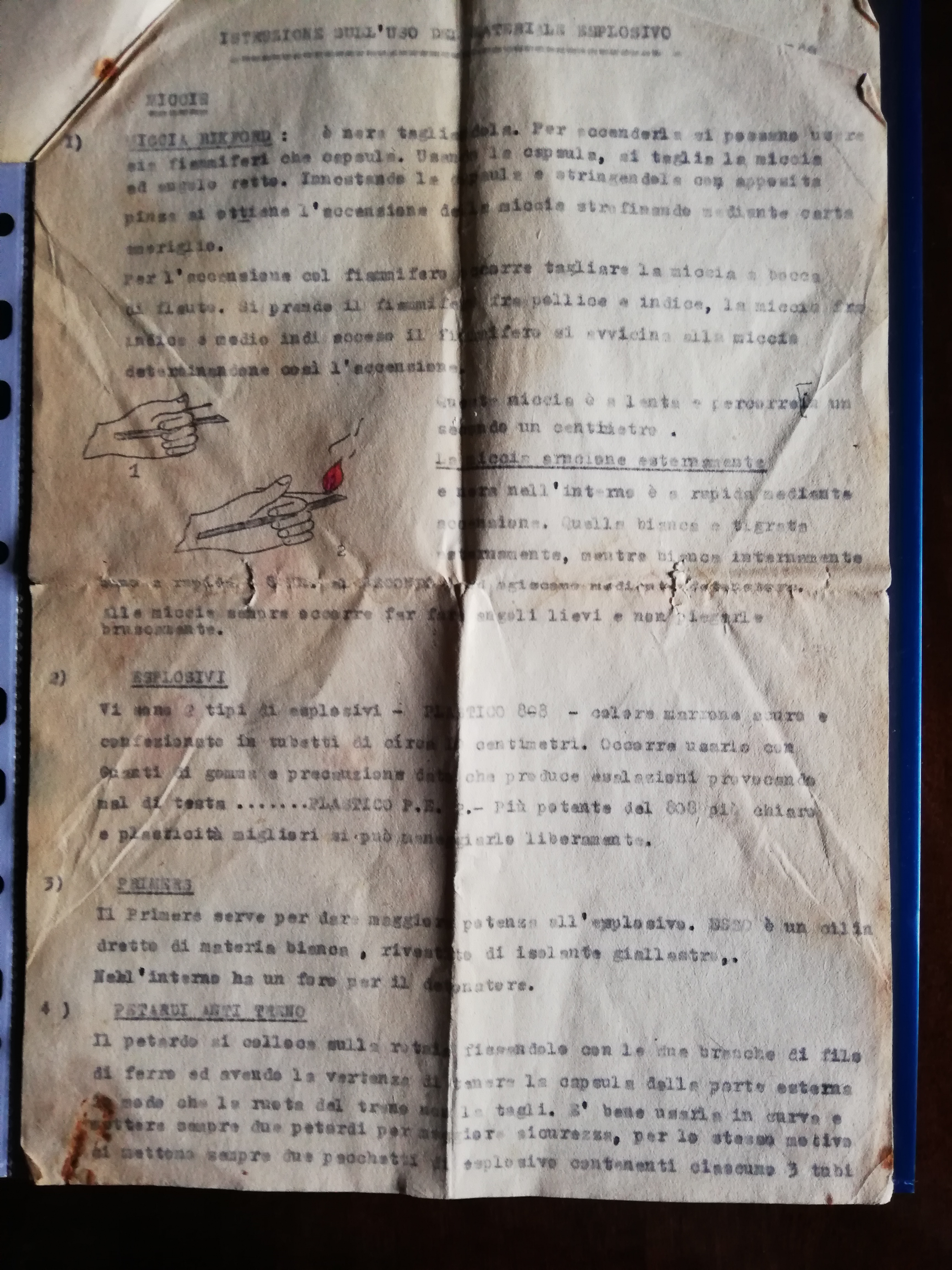 Questo documento, non ancora digitalizzato, appartiene alla famiglia Merlo di Capanne di Marcarolo. Si tratta di una missiva del CLN indirizzata ai distaccamenti della Benedicta che illustra le tecniche di costruzione delle bombe.