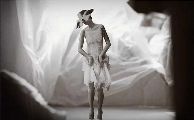 The Dying Swan in handcuffs! Foto Sara Lando