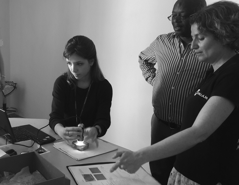 38 – Visit of ICCROM Director-General to the Mora collection, 2018. Photo by María Mata Caravaca