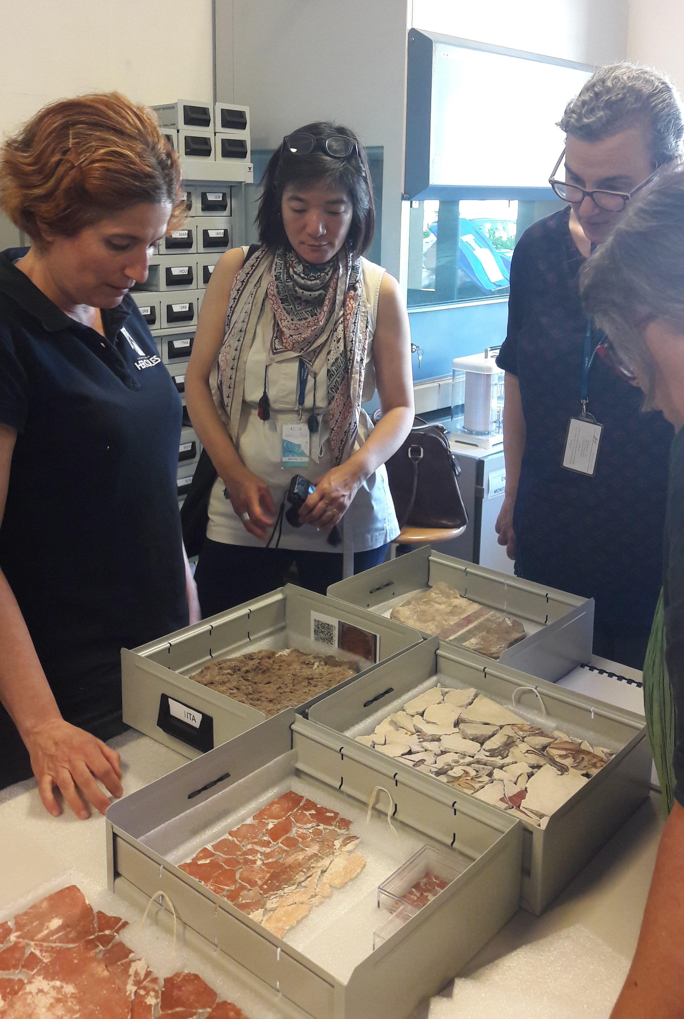 40 – Visit to the Mora collection of the participants to the Design Meeting for the Heritage Samples Archives Workshop, 2018. Photo by María Mata Caravaca