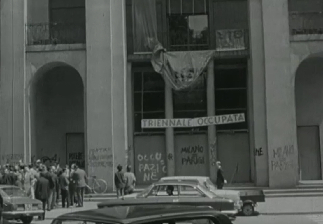 Facciata del Palazzo dell'Arte durante l'occupazione, maggio 1968