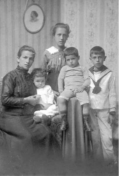 Famiglia trentina profuga in Boemia [Fondo Anna Maria Pala]