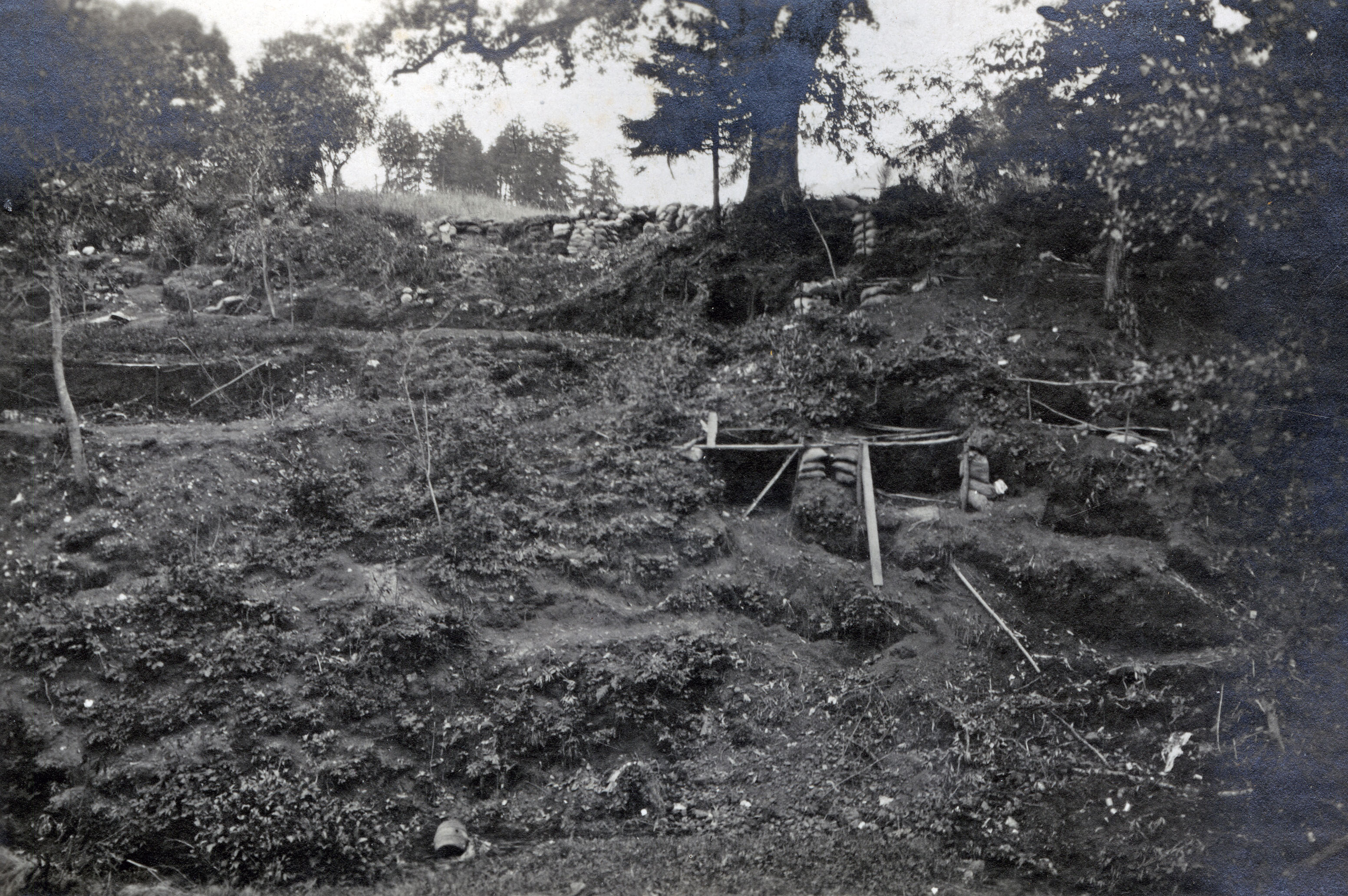 Altipiano d'Asiago, trincee austro-ungariche abbandonate in seguito alla ritirata