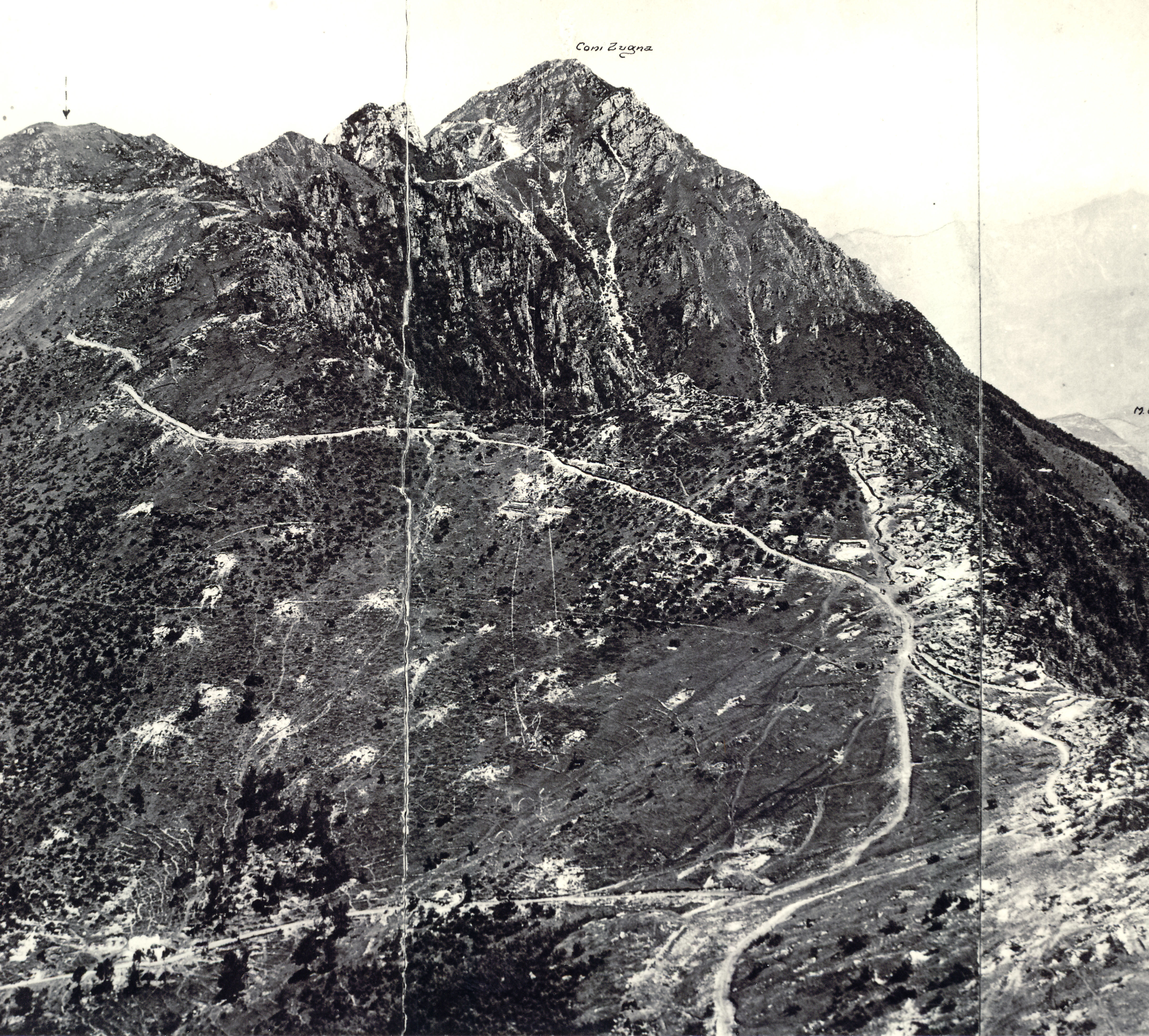 Panorama di Passo Buole e del Coni Zugna visto da cima Mezzana