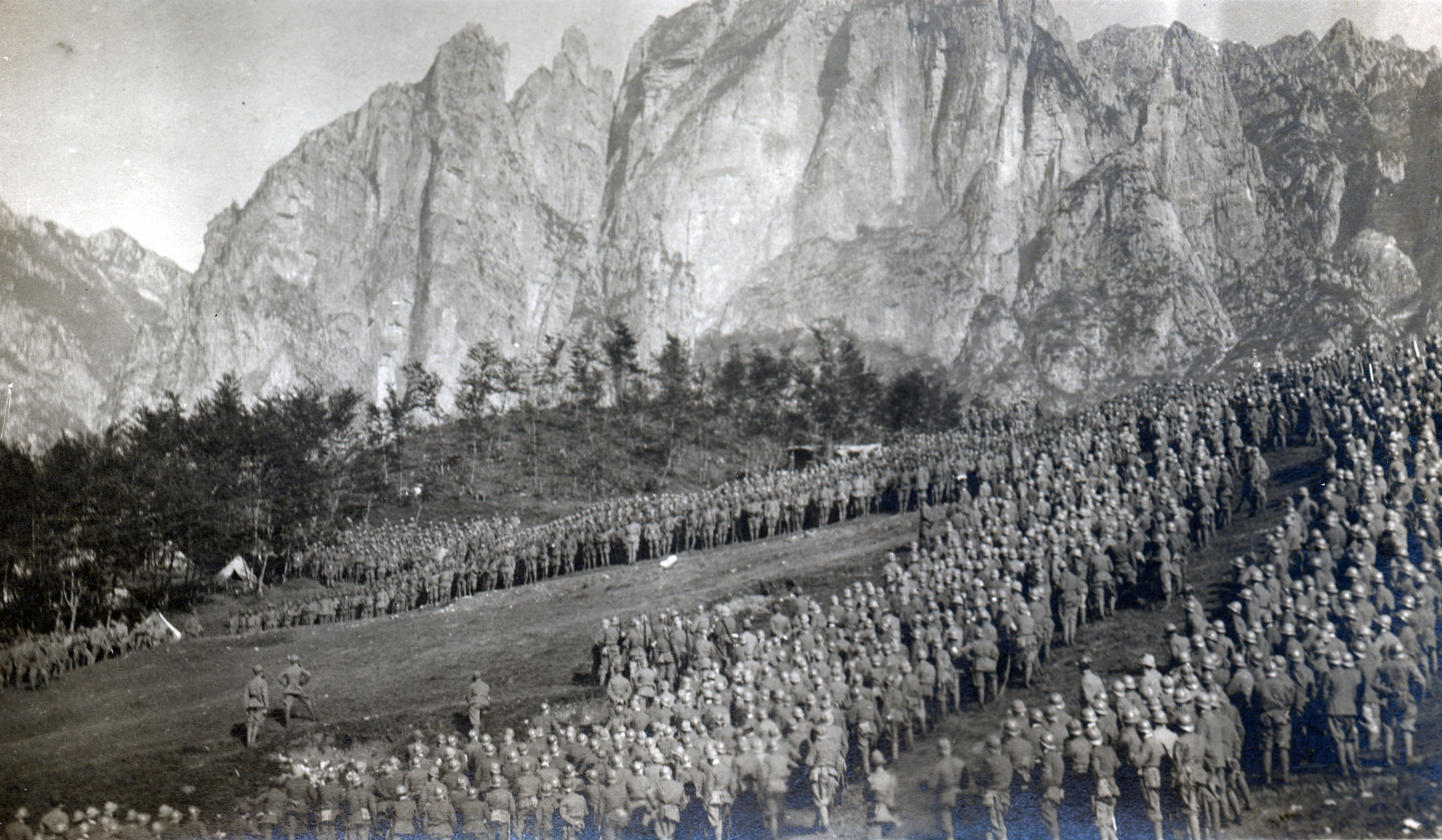 Pasubio. Truppe italiane schierate a Malga Busi