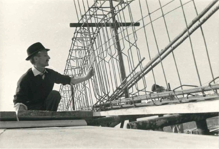 Quirino De Giorgio al lavoro in cantiere