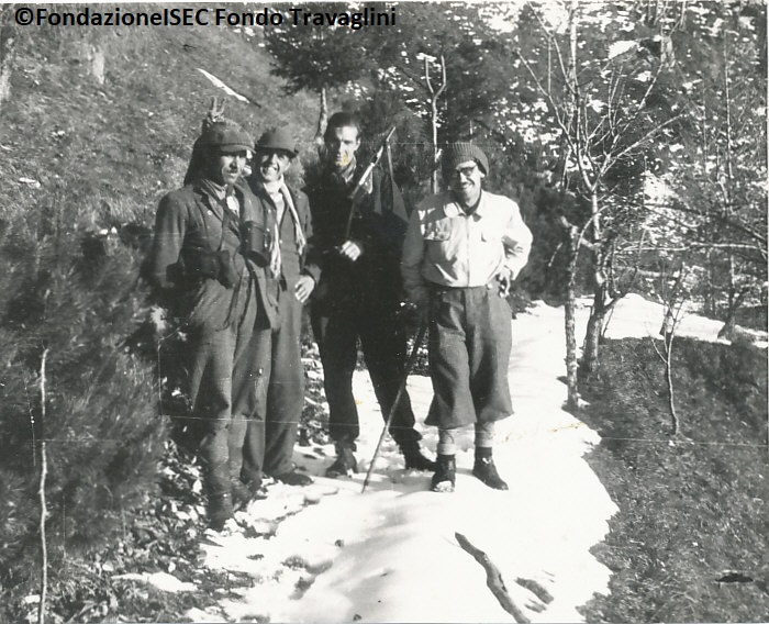 Carlo Travaglini (primo da destra) con tre dei suoi uomini dell'89ª Brigata Garibaldi Alpi Grigne.