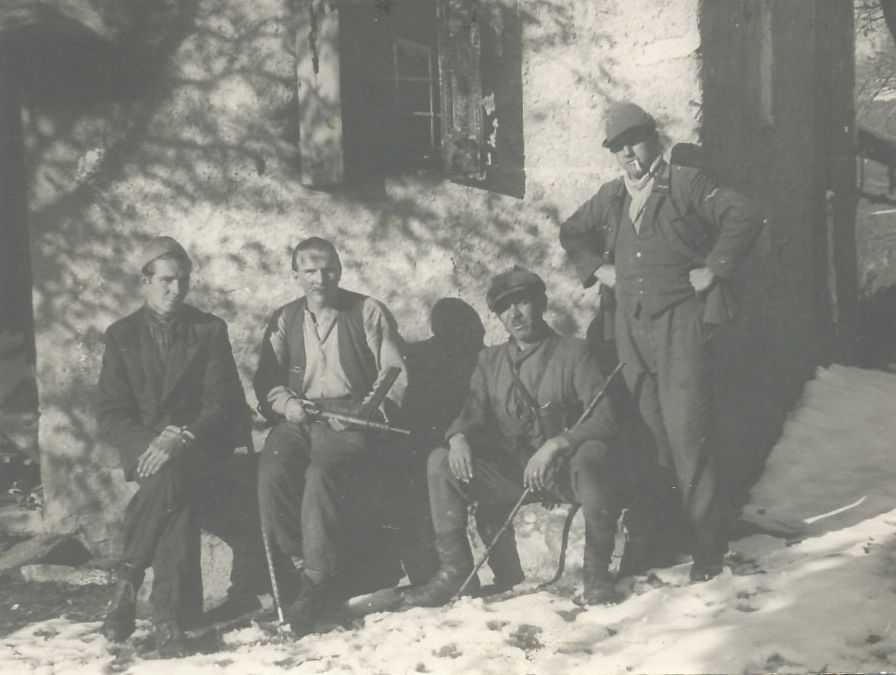 Alcuni dei partigiani che fecero parte della formazione di Travaglini sulle Alpi Grigne, 1944